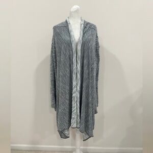 Elegant Gray Women's Sweater Cape